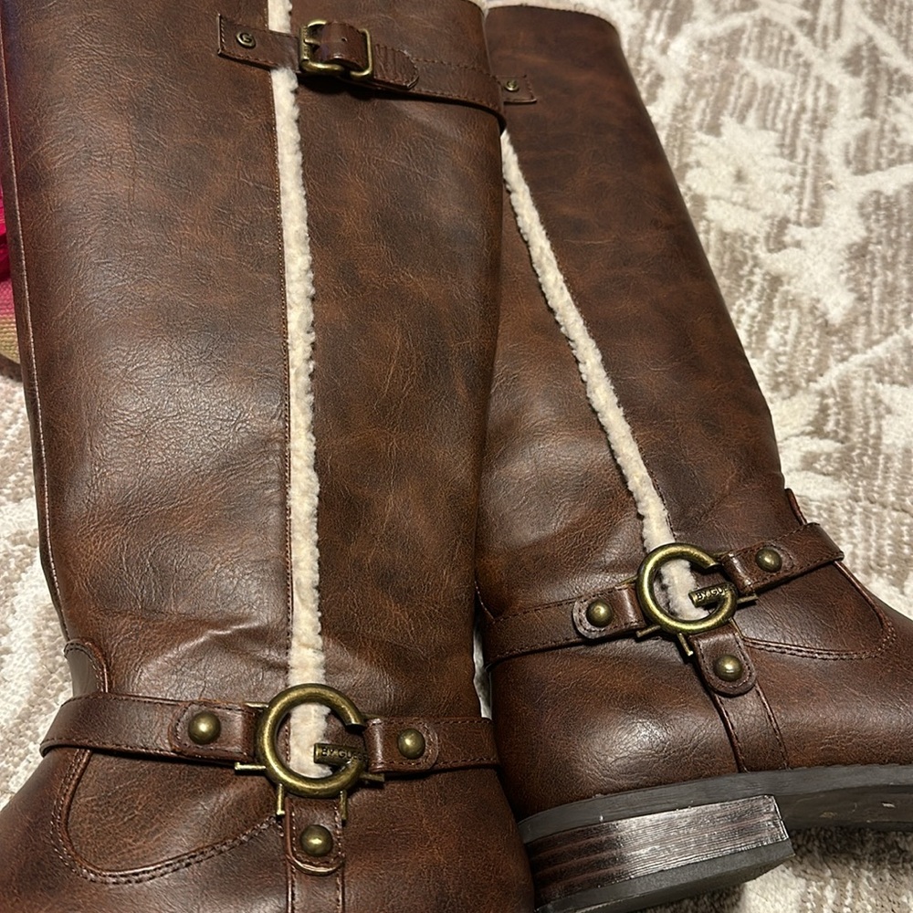 BRAND NEW GUESS BOOTS